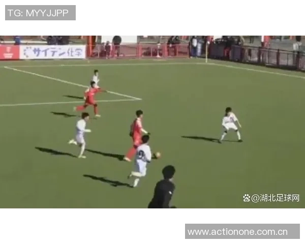 大板飞脚与鹿岛鹿角的激烈对决揭示足球战术的精彩与魅力