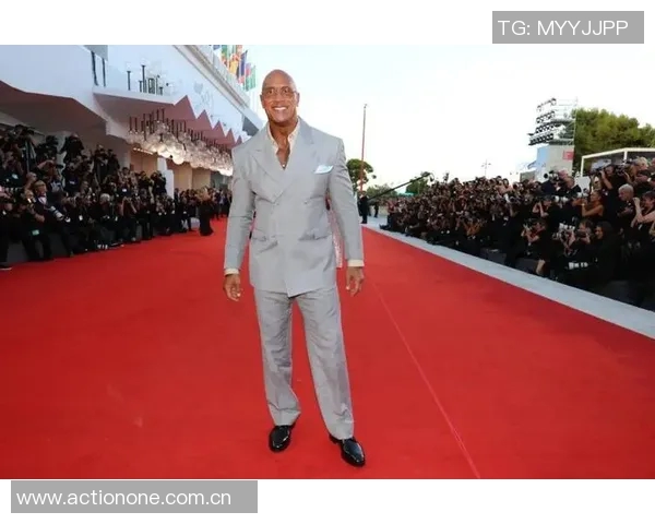 巨石强森挑战中国壮汉谁能在擂台上赢得最终胜利 巨石强森挑战中国壮汉谁能在擂台上赢得最终胜利